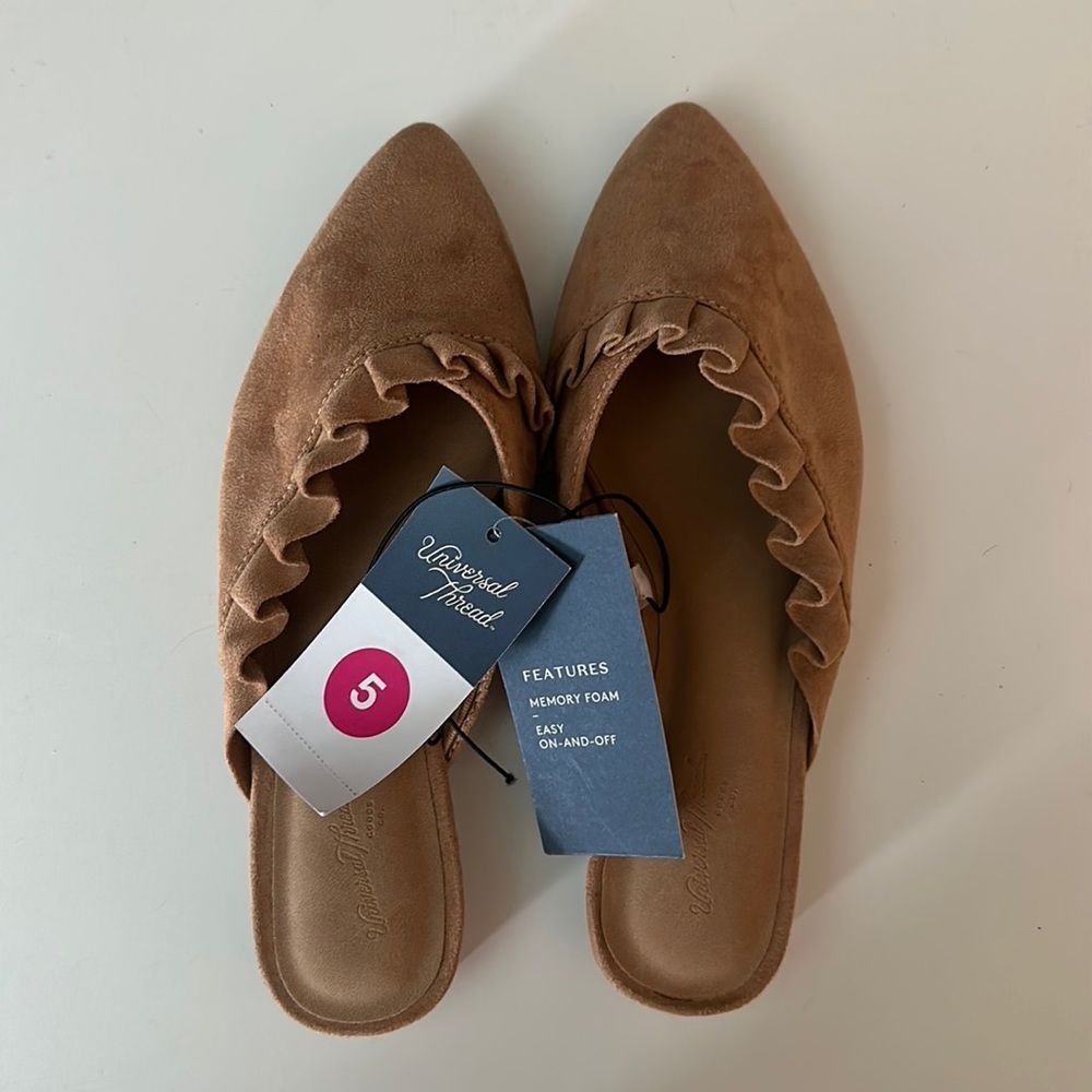 UNIVERSAL THREAD FLATS